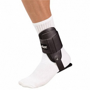 Бандаж на лодыжку Mueller Lite Ankle Brace