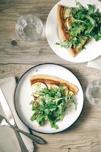 vegetarian pizza&arugula