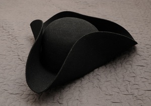 треуголка (tricorn)