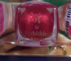 Помада Estée Lauder (Forbidden Apple)