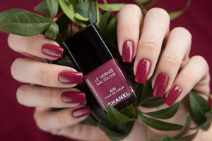 Le vernis nail colour 609 Coup de couer от Chanel