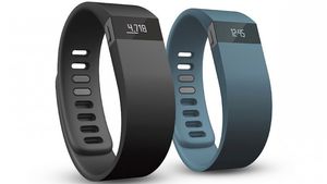 Спортивный браслет FitBit Force или PolarLoop