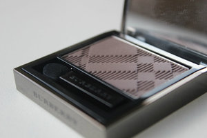 Burberry sheer eye shadow 07 TAUPE BROWN