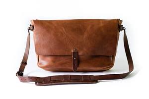 THE VINTAGE MESSENGER BAG