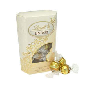 Коробка белого шоколада Lindt