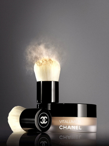 Рассыпчатая тональная пудра Chanel Vitalumière SPF 15 в оттенке 10