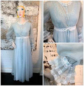 Vintage 1960s Powder Blue Peignoir Set Size Small