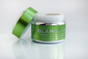 МАСКА GLAM GLOW POWERMUD