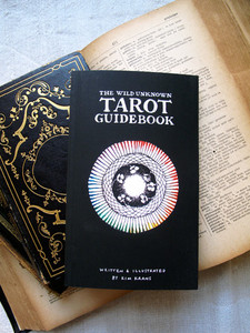 TAROT GUIDEBOOK