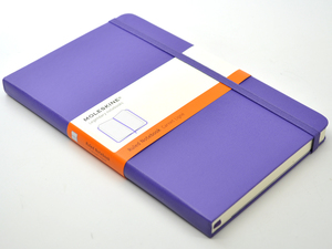 Moleskine violet