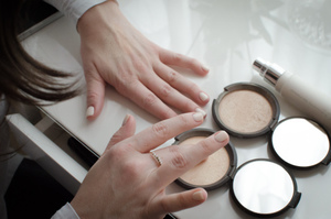 Becca Shimmering Skin Perfector Pressed Moonstone