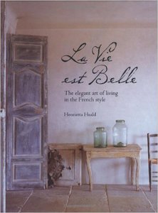 Книга "La Vie est Belle: The elegant art of living in the French style"