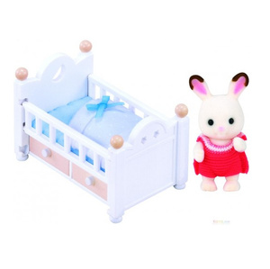 Малыш  Котик и детская кроватка Sylvanian Families