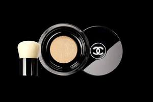 Пудра рассыпчатая Chanel Vitalumiere 10 beige