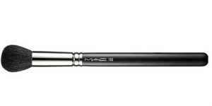 MAC brush 109