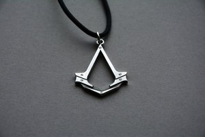 кулон Assassin's Creed Syndicate от Jewelry from Games