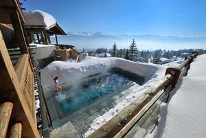 hot tub in the middle of the winter