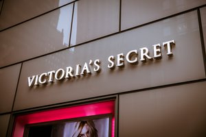 Подарочную карту из магазина victoria's secret