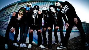 Сходить на концерт Hollywood Undead