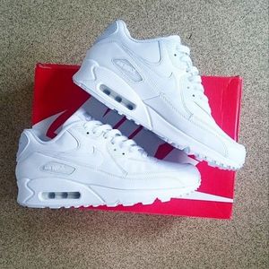 Белые кроссовки Nike air max