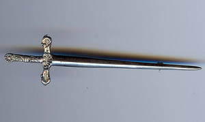 VINTAGE ORNATE hallmarked sterling silver Scottish SWORD pin