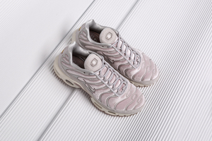 ЖЕНСКИЕ КРОССОВКИ NIKE WMNS AIR MAX PLUS LX (AH6788-600)