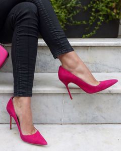 fuchsia pumps.