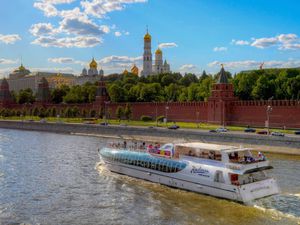 Речная прогулка с семьей по Москве-реке