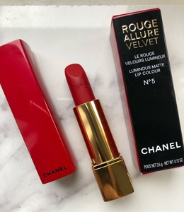 Помада Chanel ROUGE ALLURE VELVET