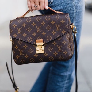 LV Pochette Metis