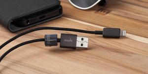 Кабель зарядки iPhone USB/Lightning (родной или крутой из этой подборки -