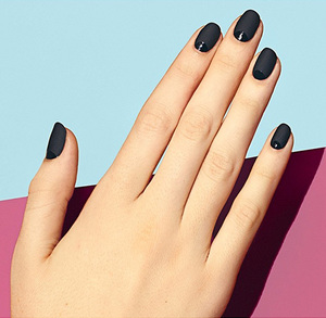 Make Black Manicure