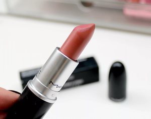 MAC matte lipstick в оттенке 617 velvet teddy