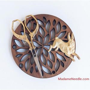 держатель для ножниц Hey Rabbit! wooden scissors holder by Madame Needle