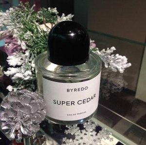 Аромат Super Cedar Byredo