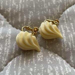 Q-pot Whipped Cream Earring