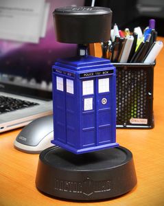 Левитирующая TARDIS