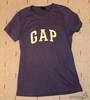 фиолетовая футболка gap