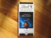 "Темный шоколад с морской солью" от Lindt