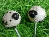 Cake-pop с чёрной овцой с красным сердечком на попе