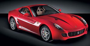 Красный Ferrari с красным кожаным салоном