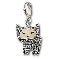 Много-много украшений Swarovski, а особенно charms и pendants