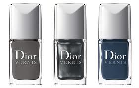 Vernis a ongles, gris ou bleu