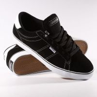 чёрные кеды Etnies или Vans