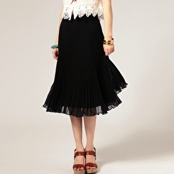 pleated midi skirt in black