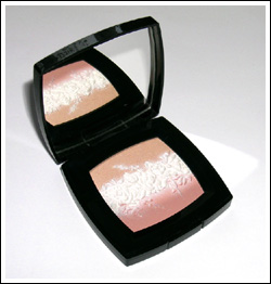 Fleurs Celestes de Chanel Natural Finish Face Highlighter