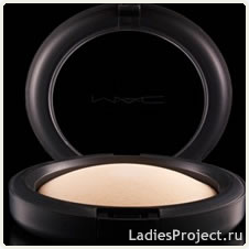 Компактная пудра с минералами Mineralize Skinfinish Natural от M.A.C