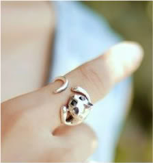 Cat shaped ring with rhinestone eyes