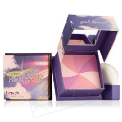 BENEFIT КОМПАКТНЫЕ РУМЯНА HERVANA